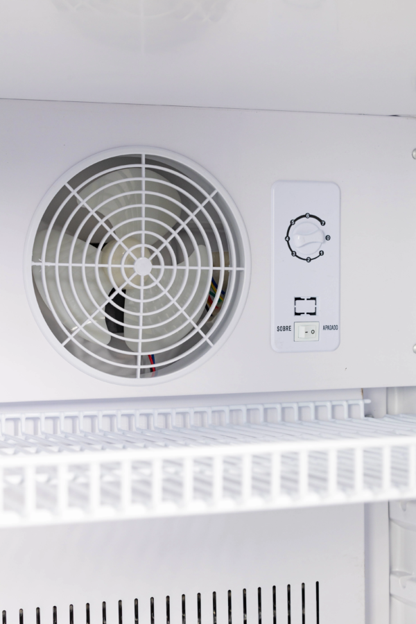 Vitrina Vertical Exhibidora SWAN 360L Doble Puerta y Doble Acción (Modelo SCD-3708)