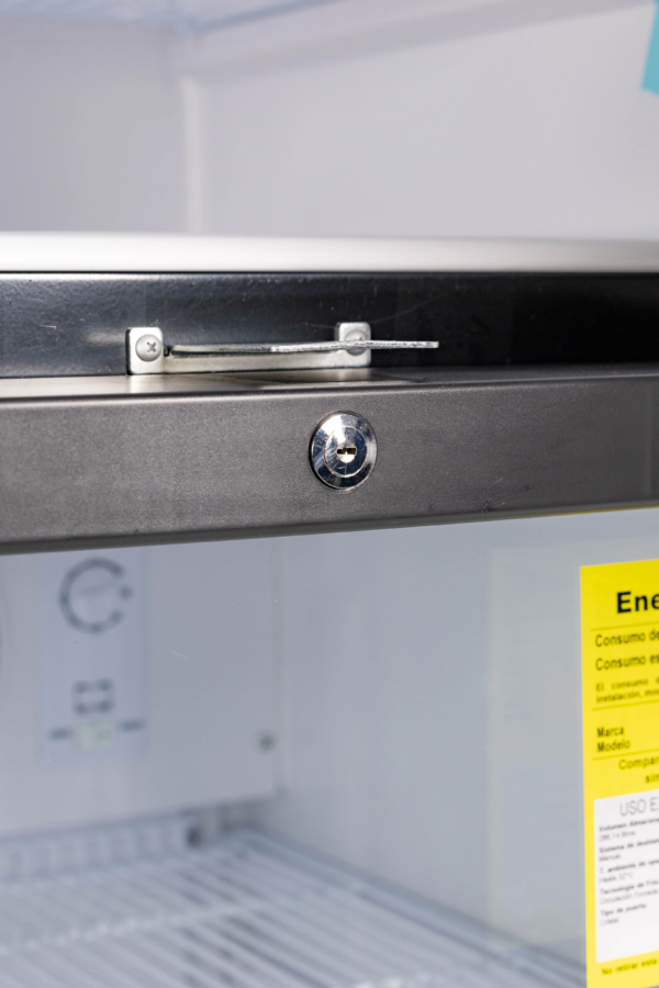 Vitrina Vertical Exhibidora SWAN 360L Doble Puerta y Doble Acción (Modelo SCD-3708)